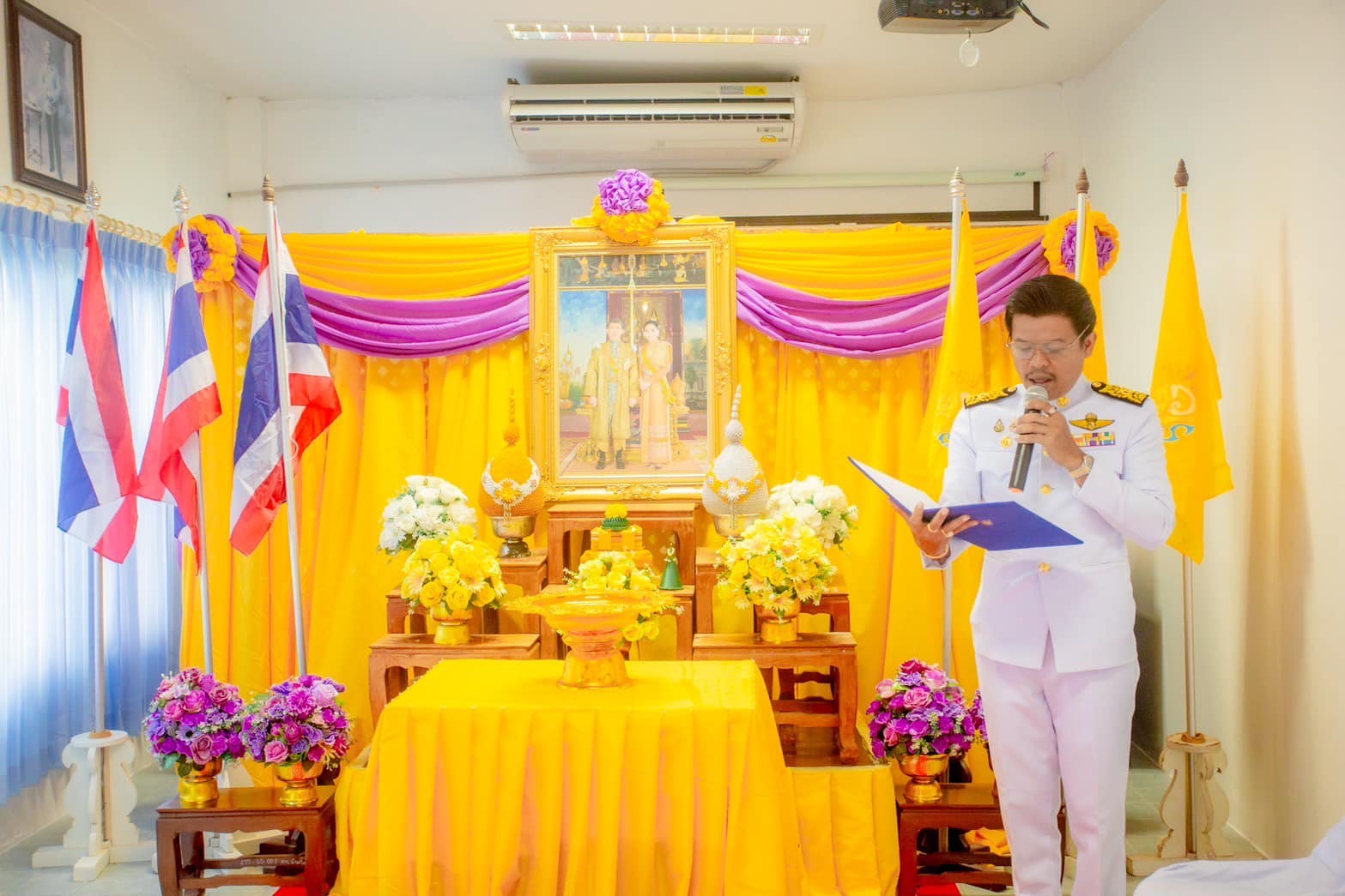 พิธีรับพระราชทานพระบรมฉายาลักษณ์ พระบาทสมเด็จพระเจ้าอยู่หัวและสมเด็จพระนางเจ้าฯพระบรมราชินี