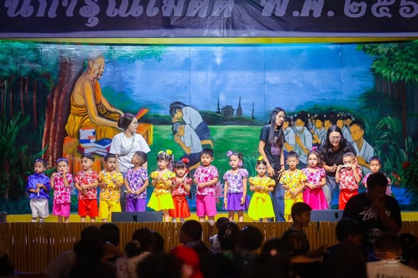 วันที่ 24 มกราคม  2568 เวลา 20.00
 บรรยากาศ การแสดงของศูนย์พัฒนาเด็กเล็กบ้านใต้ ณที่ บริเวณงานการุณเมตต์